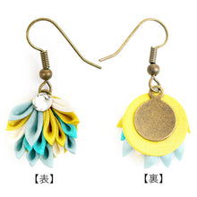 画像をギャラリービューアに読み込む, ピアス つまみ細工 水色 黄色 花 羽根 耳飾り ラインストーン 単品 Chimi Chimi 小ぶり 真鍮 絹 和 可愛い ブルー イエロー 振袖 二尺袖 袴 成人式 卒業式 パーティー オールシーズン カジュアル 着物 和服 和装 洋服 洋装 アクセサリー