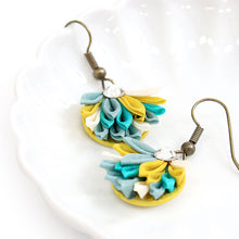 画像をギャラリービューアに読み込む, ピアス つまみ細工 水色 黄色 花 羽根 耳飾り ラインストーン 単品 Chimi Chimi 小ぶり 真鍮 絹 和 可愛い ブルー イエロー 振袖 二尺袖 袴 成人式 卒業式 パーティー オールシーズン カジュアル 着物 和服 和装 洋服 洋装 アクセサリー