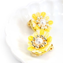 画像をギャラリービューアに読み込む, イヤリング つまみ細工 イエロー グリーン 花 パール ビーズ 耳飾り 単品 Chimi Chimi 小ぶり 真鍮 絹 和 可愛い 黄色 緑 振袖 二尺袖 袴 成人式 卒業式 パーティー オールシーズン カジュアル 着物 和服 和装 洋服 洋装 アクセサ