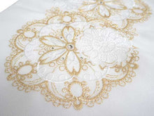 画像をギャラリービューアに読み込む, 半衿 刺繍 振袖用 ホワイト ゴールド レース ドイリー ラインストーン 白 金 花 菊 単品 半襟 レディース ポリエステル 洗える 半えり 女性 和装小物 カジュアル 成人式 卒業式 結婚式 振袖 二尺袖 訪問着 パーティー 着物 おしゃれ 日本製 ネコポス便可 あす楽