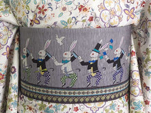 画像をギャラリービューアに読み込む, 半幅帯 絹 レディース 召しませ華 グレー うさぎ 細帯 紺 縞 ドット リバーシブル シルクハット ウサギ 兎 ラビット 動物柄 マジシャン 手品 長尺 4m 日本製 洒落帯 四寸 単品 女性 新品 送料無料 お仕立て上がり