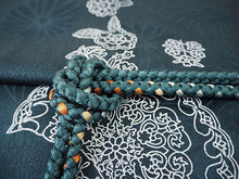 画像をギャラリービューアに読み込む, 洗える着物 コーディネートセット 4点セット 袷 名古屋帯 Mサイズ 青灰 幾何学柄 きもの 薄抹茶 花唐草 猫 帯 青緑 正絹帯揚げ帯締め 動物柄 松葉仕立て 小紋 レディース 女性 プレタ 和装 和服