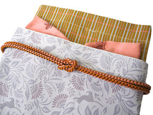 画像をギャラリービューアに読み込む, 洗える着物 コーディネートセット 4点セット 袷 名古屋帯 Lサイズ からし色 格子 きもの ライトグレー 花唐草 帯 桃色 薄茶 正絹帯揚げ帯締め 猫 動物柄 マスタード色 ピンク ブラウン 松葉仕立て 小紋 レディース 女性 プレタ 和