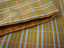 画像をギャラリービューアに読み込む, 洗える着物 コーディネートセット 4点セット 袷 名古屋帯 Lサイズ からし色 格子 きもの ライトグレー 花唐草 帯 桃色 薄茶 正絹帯揚げ帯締め 猫 動物柄 マスタード色 ピンク ブラウン 松葉仕立て 小紋 レディース 女性 プレタ 和