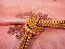 画像をギャラリービューアに読み込む, 洗える着物 コーディネートセット 4点セット 袷 名古屋帯 Lサイズ からし色 格子 きもの ライトグレー 花唐草 帯 桃色 薄茶 正絹帯揚げ帯締め 猫 動物柄 マスタード色 ピンク ブラウン 松葉仕立て 小紋 レディース 女性 プレタ 和