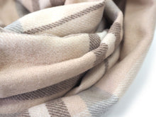 画像をギャラリービューアに読み込む, ストール 大判 ウール レディース ベージュ チェック ピュアウール フリンジ 羽織 ショール マフラー 肩掛け ひざ掛け カジュアル おしゃれ 秋 冬 防寒 女性 和装 洋服 あす楽