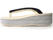 画像をギャラリービューアに読み込む, カレンブロッソ 草履 単品 S M L オフホワイト 土台 黒 格子 鼻緒 白系 レディース カフェ草履 菱屋 Calen Blosso ゾウリ カフェぞうり 女性用 カジュアル 日本製 履物 着物 きもの 和装小物