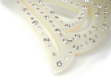 画像をギャラリービューアに読み込む, かんざし 和装 バチ型 白 ラインストーン 二本足 和装小物 簪 髪飾り ヘアアクセサリー レディース 女性 和服 着物 ヘアアレンジ ロングヘア ミディアム 普段 結婚式 留袖 衿秀 アクリル樹脂 ガラス 日本製