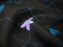 画像をギャラリービューアに読み込む, 着物 洗える着物 反物 レディース セミオーダー 仕立て付 黒 花 蔓 XS S M L XL 袷 単衣 和装 和服 女性 小紋 ハナエモリ 送料無料 きもの 羽織 コート ポリエステル