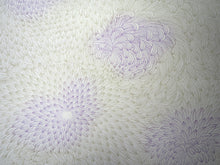 画像をギャラリービューアに読み込む, 雨コート 反物 着物用 レインコート ライトグレー 菊 セミオーダー 仕立て付 XS S M L XL サイズ ハナエモリ コート 和装 和服 女性 レディース 雨具 梅雨時期 対策 つゆ カッパ 5サイズから選ぶ 送料無料