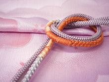 画像をギャラリービューアに読み込む, 帯揚げ 帯締め セット 正絹 カジュアル向き 丸組 藤色 雲に桜柄 花 帯あげ 藤色 橙 帯〆 和装 小物 レディース 女性 婦人 おびあげ おびじめ ネコポス便可能 あす楽