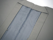 画像をギャラリービューアに読み込む, 洗える羽織 メンズ 仕立て上がり ライトグレー 無地 ちりめん風 袷 Lサイズ 室町物語 単品 男性 和装 和服 きもの プレタ 春 秋 冬 カーディガン カジュアル 普段着 ポリエステル 送料無料 あす楽