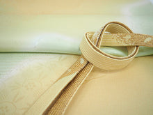 画像をギャラリービューアに読み込む, 帯揚げ 帯締め セット 絹 薄緑 薄からし色 ぼかし 帯揚 たまご色 帯締 道長取り あられ 笹蔓 地紋 ゴールド 高麗 平打ち 金 丹後ちりめん 訪問着 付け下げ 色無地 フォーマル お出かけ 和装小物 着付け小物 着物 和服 和装 レディース 女性 帯あげ 帯〆 送料無料 あす楽