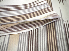 画像をギャラリービューアに読み込む, 洗える着物 単衣 小紋 Mサイズ 仕立て上がり 単品 ベージュ 途切れ縞 刷毛目模様 ブラウン 女性 レディース 和装 和服 きもの プレタ 春 秋 きもの カジュアル 可愛い 普段着 ポリエステル 送料無料 あす楽
