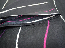 画像をギャラリービューアに読み込む, 洗える着物 単衣 小紋 Mサイズ 仕立て上がり 単品 黒 よろけ縞 鞠 ブラック ホワイト ピンク 女性 レディース 和装 和服 きもの プレタ 春 秋 きもの カジュアル 可愛い 普段着 ポリエステル 送料無料 あす楽