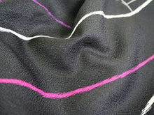 画像をギャラリービューアに読み込む, 洗える着物 単衣 小紋 Mサイズ 仕立て上がり 単品 黒 よろけ縞 鞠 ブラック ホワイト ピンク 女性 レディース 和装 和服 きもの プレタ 春 秋 きもの カジュアル 可愛い 普段着 ポリエステル 送料無料 あす楽