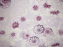 画像をギャラリービューアに読み込む, 洗える着物 単衣 小紋 Lサイズ 仕立て上がり 単品 薄紫 竹垣 笹 四季の花 菊 松 紅葉 梅 牡丹 パープル 女性 レディース 和装 和服 きもの プレタ 春 秋 きもの カジュアル 可愛い 普段着 ポリエステル 送料無料 あす楽