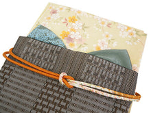 画像をギャラリービューアに読み込む, 洗える着物 コーディネートセット 4点セット 袷 名古屋帯 Mサイズ 玉子色 桜 きもの 灰茶 幾何学柄 帯 渋緑 オレンジ 正絹帯揚げ帯締め 黄色 イエロー ブラウン 花 松葉仕立て 小紋 レディース 女性 プレタ 和装 和服