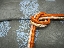 画像をギャラリービューアに読み込む, 洗える着物 コーディネートセット 4点セット 袷 名古屋帯 Mサイズ 玉子色 桜 きもの 灰茶 幾何学柄 帯 渋緑 オレンジ 正絹帯揚げ帯締め 黄色 イエロー ブラウン 花 松葉仕立て 小紋 レディース 女性 プレタ 和装 和服