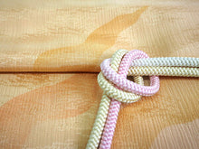 画像をギャラリービューアに読み込む, 洗える着物 コーディネートセット 4点セット 袷 名古屋帯 Lサイズ 薄ピンク 百合 菊 なでしこ きもの カーキ 花 帯 薄オレンジ クリーム色 正絹帯揚げ帯締め 松葉仕立て 小紋 レディース 女性 プレタ 和装 和服