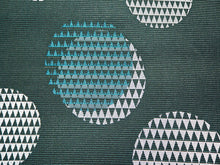 画像をギャラリービューアに読み込む, 洗える着物 コーディネートセット 4点セット 袷 名古屋帯 Lサイズ 薄ピンク 百合 菊 なでしこ きもの 緑 丸に鱗 帯 濃抹茶 正絹帯揚げ帯締め グリーン 松葉仕立て 小紋 レディース 女性 プレタ 和装 和服