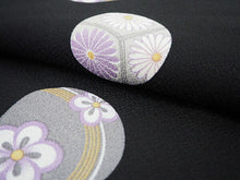 画像をギャラリービューアに読み込む, 洗える着物 コーディネートセット Lサイズ 単衣 黒 鞠 きもの 青 花 名古屋帯 抹茶 正絹帯揚げ帯締め グリーン ブルー 春 秋 4点セット 小紋 レディース 女性 着物 帯 帯あげ 帯〆 プレタ 和装 和服