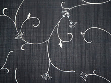 画像をギャラリービューアに読み込む, 着物 洗える着物 反物 夏用 紗 単衣 セミオーダー 仕立て付 黒 花唐草 ブラック 白 ホワイト レディース XS S M L XL 仕立て込み 小紋 カジュアル お洒落着 夏 夏物 夏着物 和つう watuu 新品 販売 購入 和装