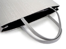 画像をギャラリービューアに読み込む, 着物 和装 バッグ 単品 日本製 グレーベージュ 縞 唐草 トートバッグ 横長 普段使い 小紋 紬用 手提げ おしゃれ 通年用 大人 レディース 女性 お茶会 お稽古