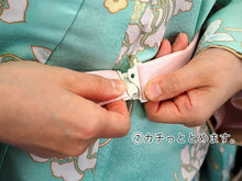 画像をギャラリービューアに読み込む, コーリンベルトしっかり M L ピンク ホワイト 着物ベルトと胸紐が合体 胸元の綺麗な着付けの必需品 ゴムで楽ちん 胸元の着付けのお悩み解決 着付け小物 和装 和服 着物 日本製