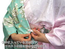 画像をギャラリービューアに読み込む, コーリンベルトしっかり M L ピンク ホワイト 着物ベルトと胸紐が合体 胸元の綺麗な着付けの必需品 ゴムで楽ちん 胸元の着付けのお悩み解決 着付け小物 和装 和服 着物 日本製