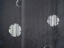 画像をギャラリービューアに読み込む, 雨コート 着物用 レインコート 道中衿 レディース 黒 流水地紋 雪輪 XL LLサイズ相当 携帯ポーチ付き 雨具 かっぱ  雨の日 ワンピースタイプ 一部式 撥水加工 和服 丈長 送料無料