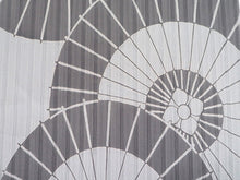 画像をギャラリービューアに読み込む, 竺仙 浴衣 夏着物 反物 単品 注染 綿 かげろうゆかた ライトグレー地 源氏車 柄 レディース 女性 大人 ゆかた 古典 上品 ブランド 老舗 ちくせん 日本製 和装 和服 送料無料