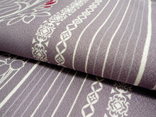 画像をギャラリービューアに読み込む, 洗える着物 単衣 小紋 Mサイズ 仕立て上がり 単品 渋紫 縞 花 レース 女性 レディース 和装 和服 きもの プレタ 春 秋 きもの カジュアル 可愛い 普段着 ポリエステル 送料無料 あす楽