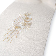 画像をギャラリービューアに読み込む, 帯揚げ 正絹 単品 2色 孔雀刺繍 ホワイト イエロー 日本製 女性 レディース 和装小物 着物 洒落 おしゃれ 成人式 卒業式 振袖 袴 色無地 訪問着 小紋 紬