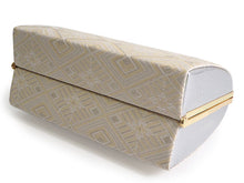 画像をギャラリービューアに読み込む, 草履バッグセット 礼装 留袖用 アイボリー 入り子菱柄 ハンドバッグ シルバー フリー サイズ 正絹 佐賀錦 フォーマル 訪問着 色無地 和装小物 草履 バッグ セット 結婚式 披露宴 園遊会 卒業式 入学式 女性 レディース 日本製