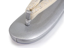 画像をギャラリービューアに読み込む, 草履バッグセット 礼装 留袖用 アイボリー 入り子菱柄 ハンドバッグ シルバー フリー サイズ 正絹 佐賀錦 フォーマル 訪問着 色無地 和装小物 草履 バッグ セット 結婚式 披露宴 園遊会 卒業式 入学式 女性 レディース 日本製