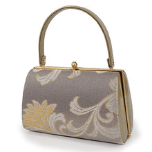 画像をギャラリービューアに読み込む, 草履バッグセット 礼装 留袖用 グレー地 唐草 台形 ハンドバッグ ゴールド フリー サイズ 正絹 佐賀錦 フォーマル 訪問着 色無地 和装小物 草履 バッグ セット 結婚式 披露宴 園遊会 卒業式 入学式 女性 レディース 日本製