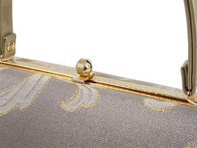 画像をギャラリービューアに読み込む, 草履バッグセット 礼装 留袖用 グレー地 唐草 台形 ハンドバッグ ゴールド フリー サイズ 正絹 佐賀錦 フォーマル 訪問着 色無地 和装小物 草履 バッグ セット 結婚式 披露宴 園遊会 卒業式 入学式 女性 レディース 日本製