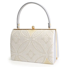 画像をギャラリービューアに読み込む, 草履バッグセット 礼装 留袖用 白地 花七宝柄 ハンドバッグ シルバー フリー サイズ 正絹 佐賀錦 フォーマル 訪問着 色無地 和装小物 草履 バッグ セット 結婚式 披露宴 園遊会 卒業式 入学式 女性 レディース 日本製