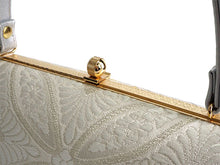 画像をギャラリービューアに読み込む, 草履バッグセット 礼装 留袖用 白地 花七宝柄 ハンドバッグ シルバー フリー サイズ 正絹 佐賀錦 フォーマル 訪問着 色無地 和装小物 草履 バッグ セット 結婚式 披露宴 園遊会 卒業式 入学式 女性 レディース 日本製