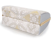 画像をギャラリービューアに読み込む, 草履バッグセット 礼装 留袖用 白地 花七宝柄 ハンドバッグ シルバー フリー サイズ 正絹 佐賀錦 フォーマル 訪問着 色無地 和装小物 草履 バッグ セット 結婚式 披露宴 園遊会 卒業式 入学式 女性 レディース 日本製