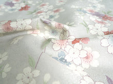 画像をギャラリービューアに読み込む, 洗えるきもの2点福袋 2024福袋 薄グレー地 枝垂れ桜柄 Mサイズ Lサイズ 着物 桜 刺繍足袋 1,000円offクーポン付き 家で洗える ストレッチ足袋 セット 和装小物 和服 着物 新春 福袋