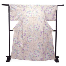 画像をギャラリービューアに読み込む, 洗えるきもの2点福袋 2024福袋 薄ピンク地 百合柄 Lサイズ 着物 刺繍足袋 1,000円offクーポン付き 家で洗える ストレッチ足袋 セット 和装小物 和服 着物 新春 福袋