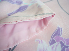 画像をギャラリービューアに読み込む, 洗えるきもの2点福袋 2024福袋 薄ピンク地 百合柄 Lサイズ 着物 刺繍足袋 1,000円offクーポン付き 家で洗える ストレッチ足袋 セット 和装小物 和服 着物 新春 福袋