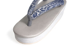 画像をギャラリービューアに読み込む, 草履 カレンブロッソ Mサイズ シルバーグレー 台 グレー地 花柄 鼻緒 足が痛くなりにくい 歩きやすい レディース 女性 着物 和装 Calen Blosso