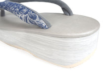 画像をギャラリービューアに読み込む, 草履 カレンブロッソ Mサイズ シルバーグレー 台 グレー地 花柄 鼻緒 足が痛くなりにくい 歩きやすい レディース 女性 着物 和装 Calen Blosso