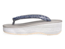 画像をギャラリービューアに読み込む, 草履 カレンブロッソ Mサイズ シルバーグレー 台 グレー地 花柄 鼻緒 足が痛くなりにくい 歩きやすい レディース 女性 着物 和装 Calen Blosso