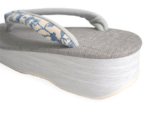 画像をギャラリービューアに読み込む, 草履 カレンブロッソ Mサイズ グレー 台 ライトベージュ色地 青花柄 鼻緒 足が痛くなりにくい 歩きやすい レディース 女性 着物 和装 Calen Blosso
