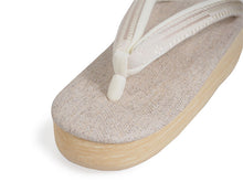 画像をギャラリービューアに読み込む, カレンブロッソ 草履 単品 Mサイズ ベージュ 台 アイボリー地 博多織 鼻緒 レディース カフェ草履 菱屋 Calen Blosso 履きやすい ゾウリ カフェぞうり 女性用 カジュアル 日本製 履物 着物 きもの 和装小物