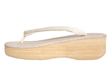 画像をギャラリービューアに読み込む, カレンブロッソ 草履 単品 Mサイズ ベージュ 台 アイボリー地 博多織 鼻緒 レディース カフェ草履 菱屋 Calen Blosso 履きやすい ゾウリ カフェぞうり 女性用 カジュアル 日本製 履物 着物 きもの 和装小物